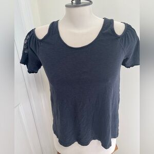 American eagle cut out shoulders embroidered top size medium